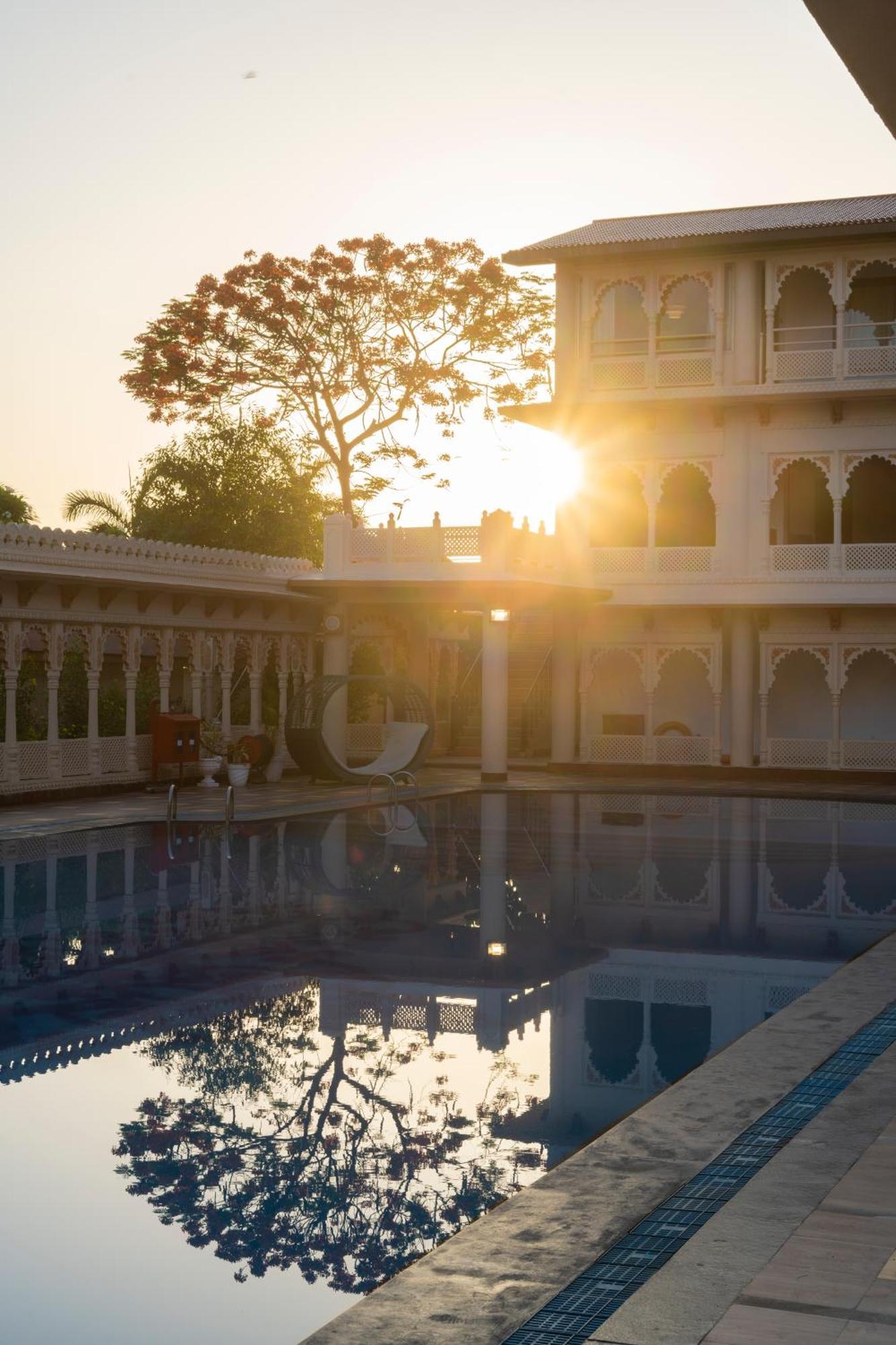 Holiday Resort & Spa A Unit Of S Poddar Group Gāndhīdhām Exterior foto