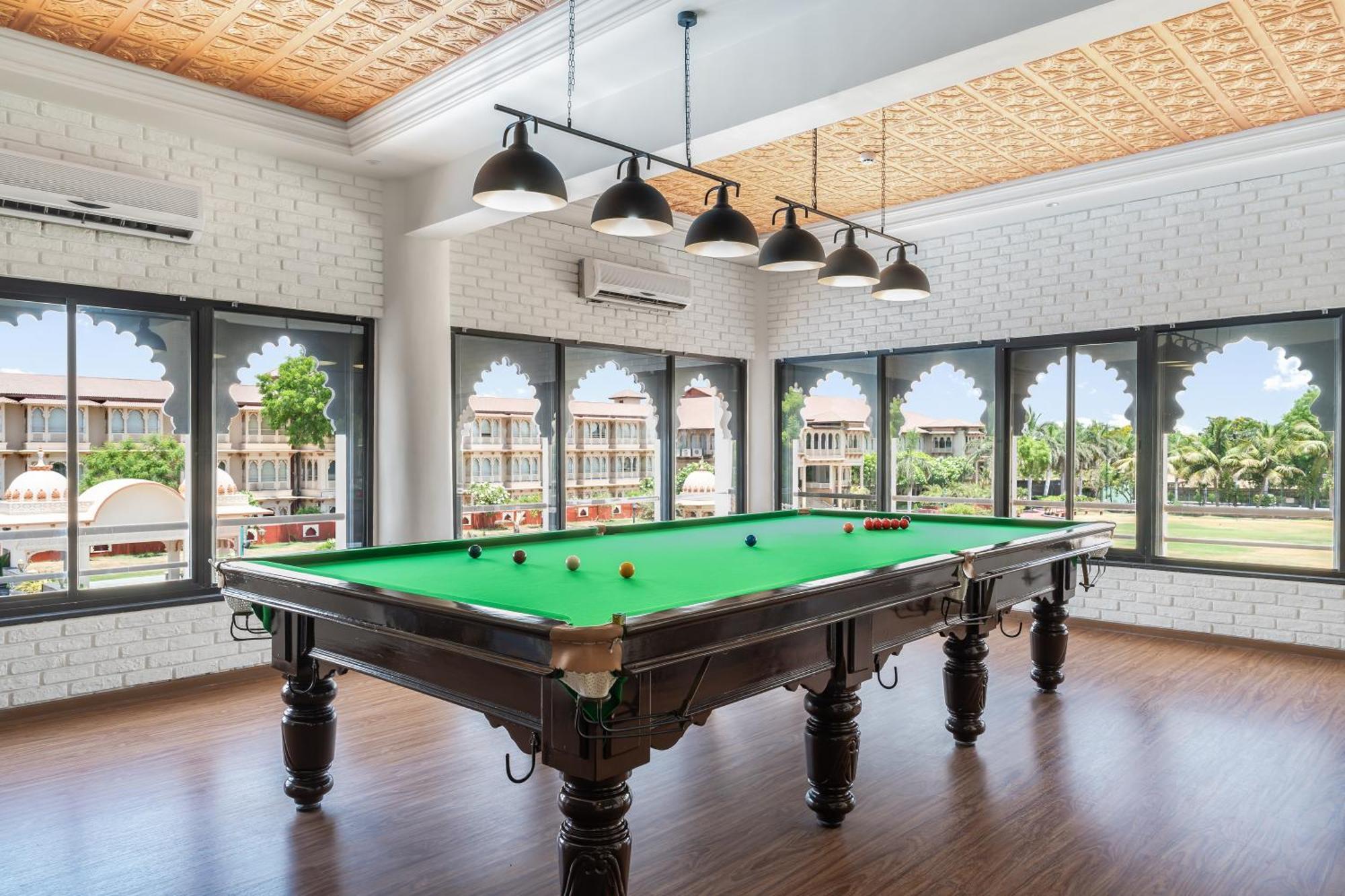 Holiday Resort & Spa A Unit Of S Poddar Group Gāndhīdhām Exterior foto