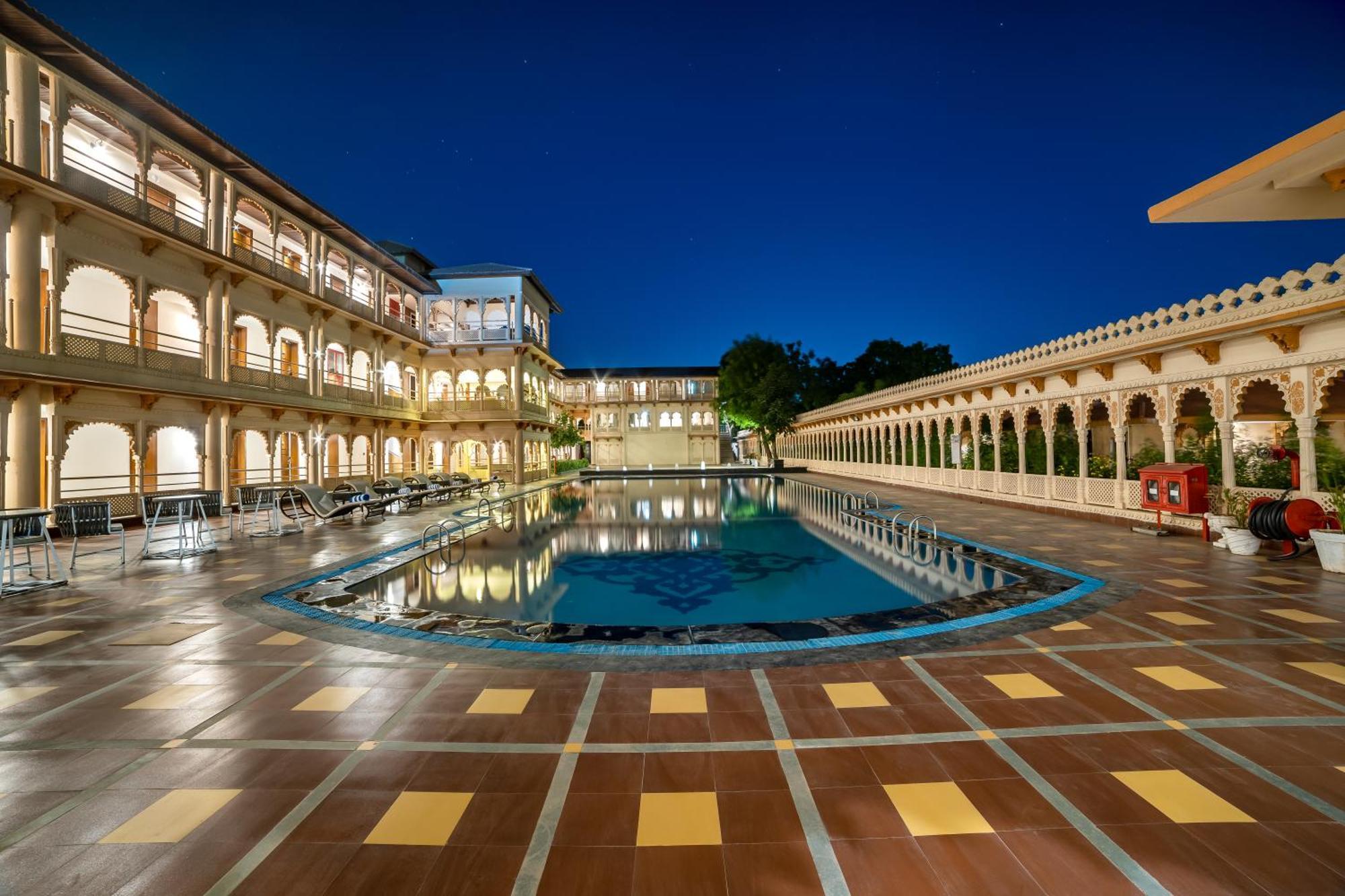 Holiday Resort & Spa A Unit Of S Poddar Group Gāndhīdhām Exterior foto